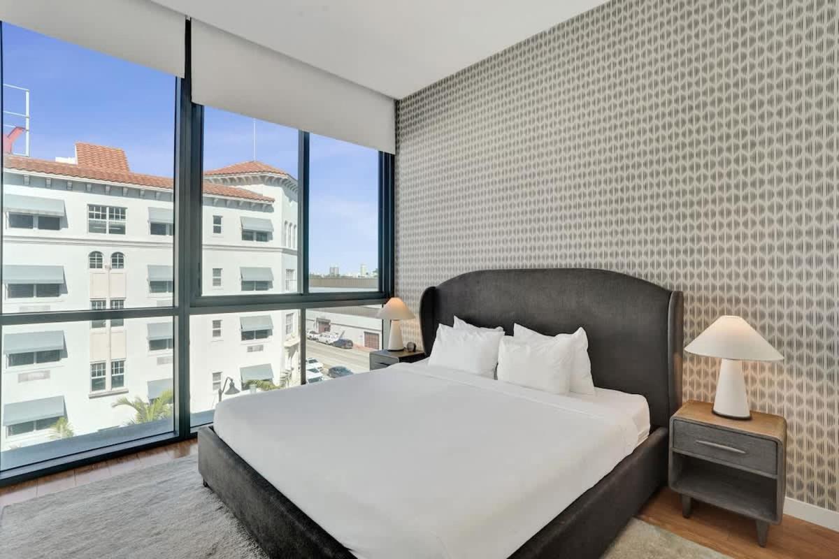 17WEST Spacious 3BR Apartment with Balcony -409