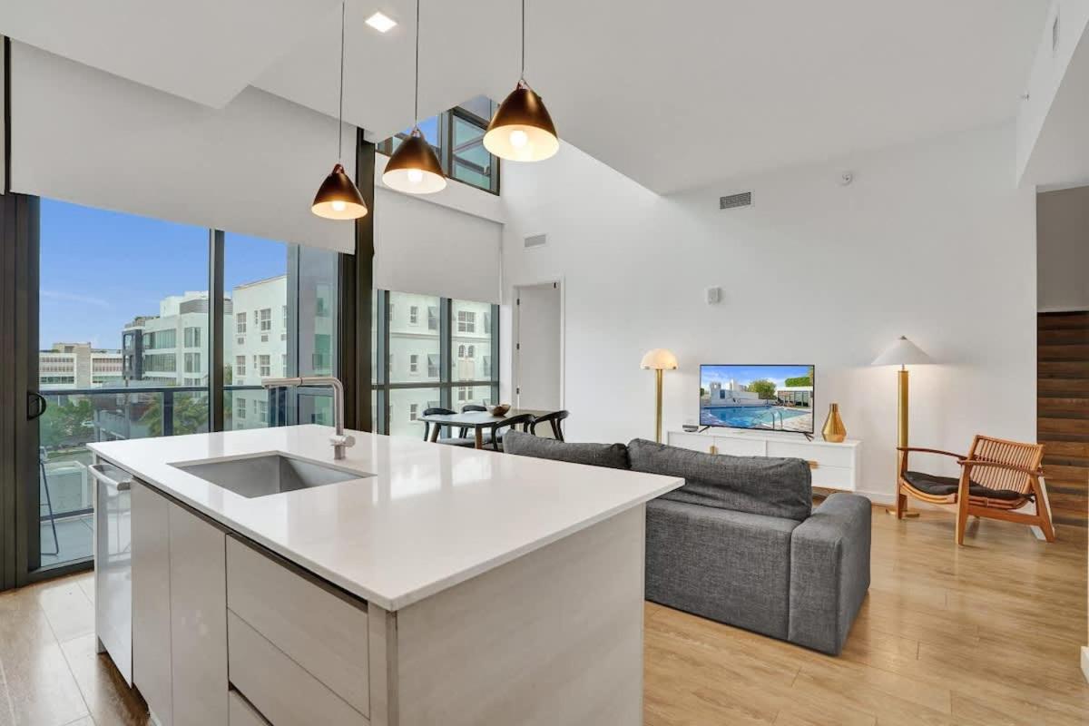 17WEST Spacious 3BR Apartment with Balcony 406 - 2