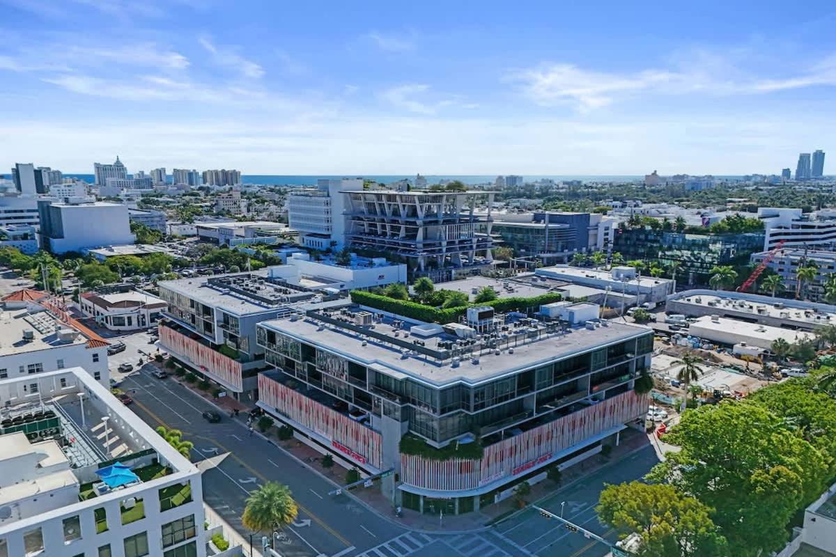 17WEST Spacious 3BR Apartment with Balcony 406 - 4