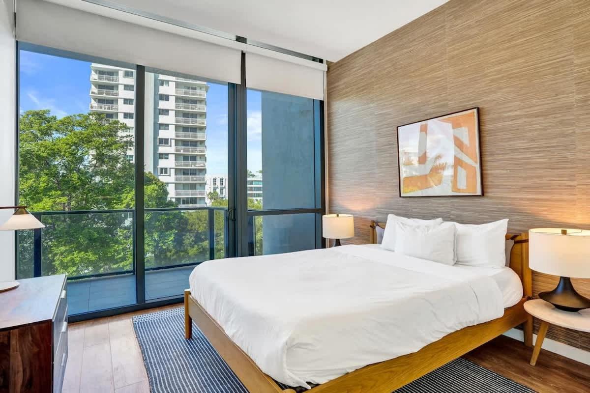 17WEST Spacious 2BR Apartment with Balcony 402