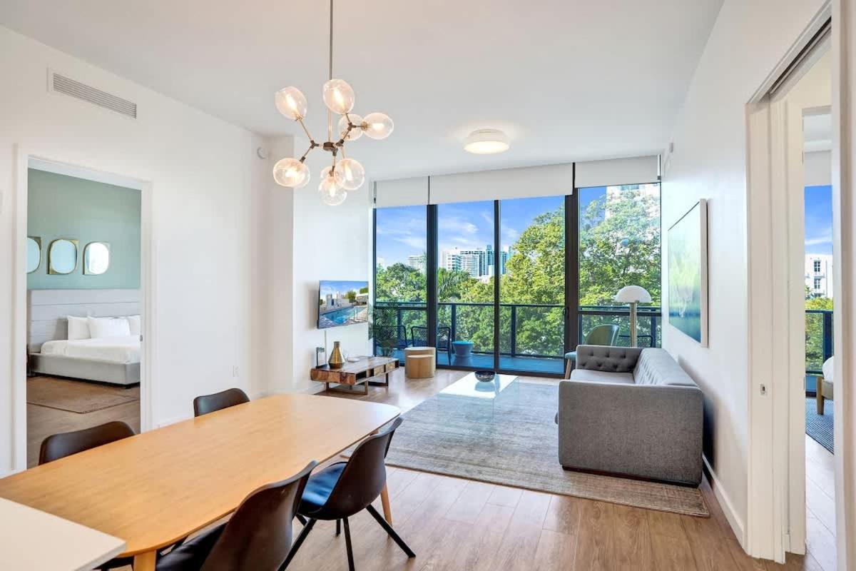 17WEST Spacious 2BR Apartment with Balcony 402 - 2