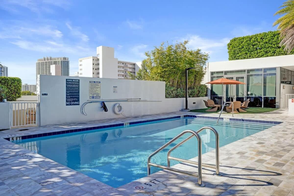 17WEST Spacious 2BR Apartment with Balcony 402 - 5