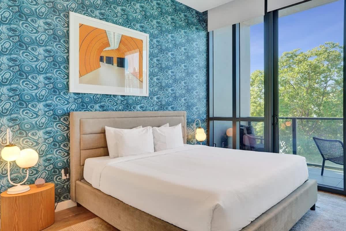 17WEST Spacious 3BR Apartment with Balcony