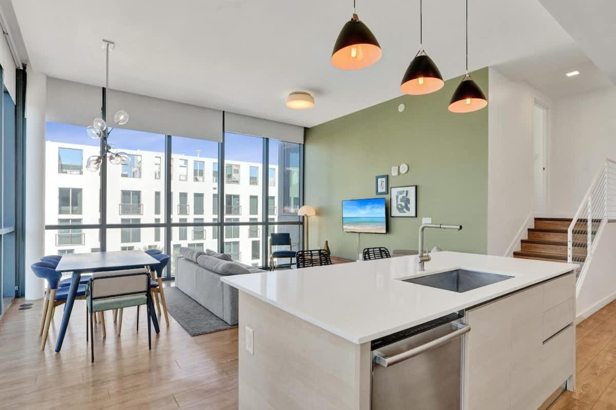 17WEST Spacious 3BR Apartment with Balcony - 2