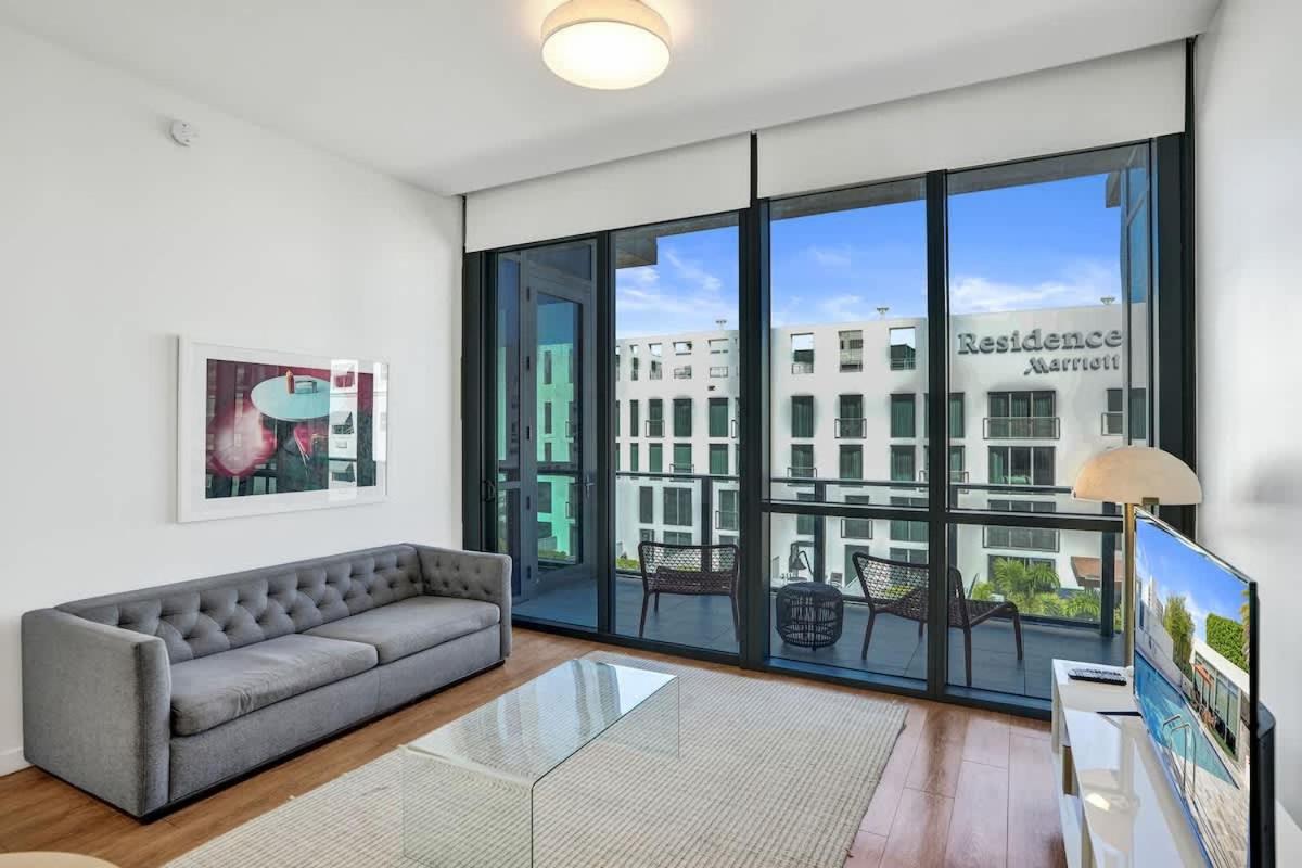 17WEST Spacious 2BR Apartment with Balcony - 405 - 2