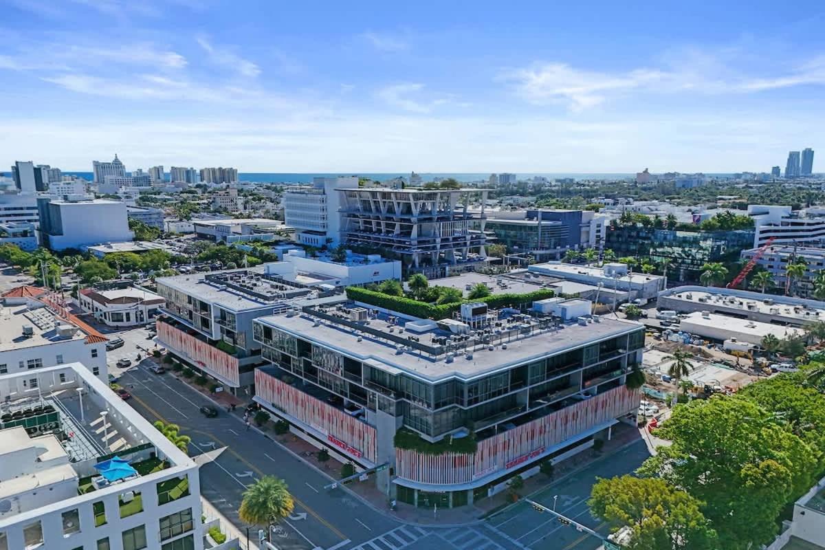 17WEST Spacious 3BR Apartment with Balcony 502 - 5