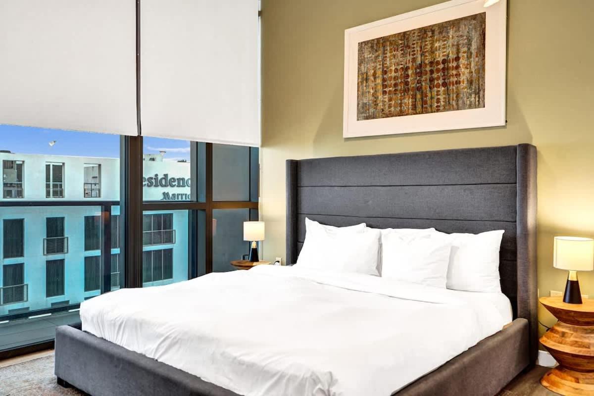 17WEST Spacious 3BR Apartment with Balcony 503 - 2