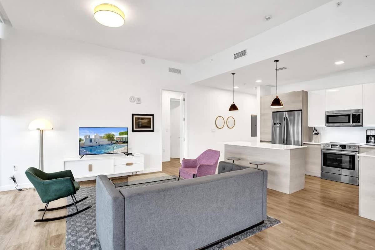 17WEST Spacious 3BR Apartment with Balcony 503 - 3