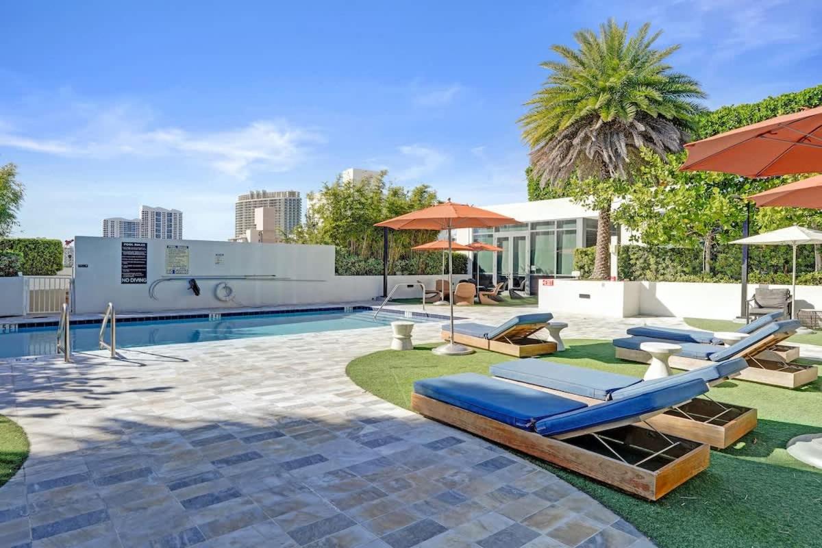 17WEST Spacious 2BR Apartment with Balcony 510 - 4