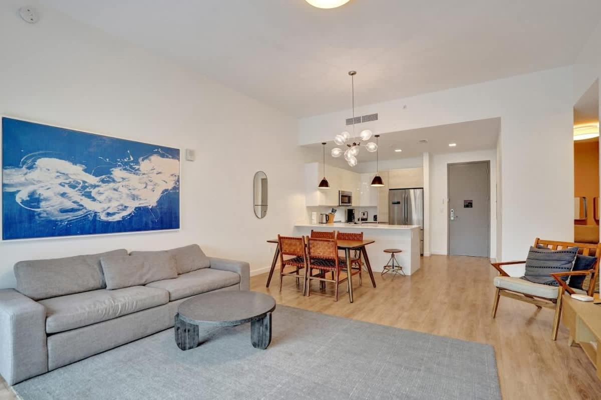 17WEST Spacious 2BR Apartment with Balcony 512 - 2