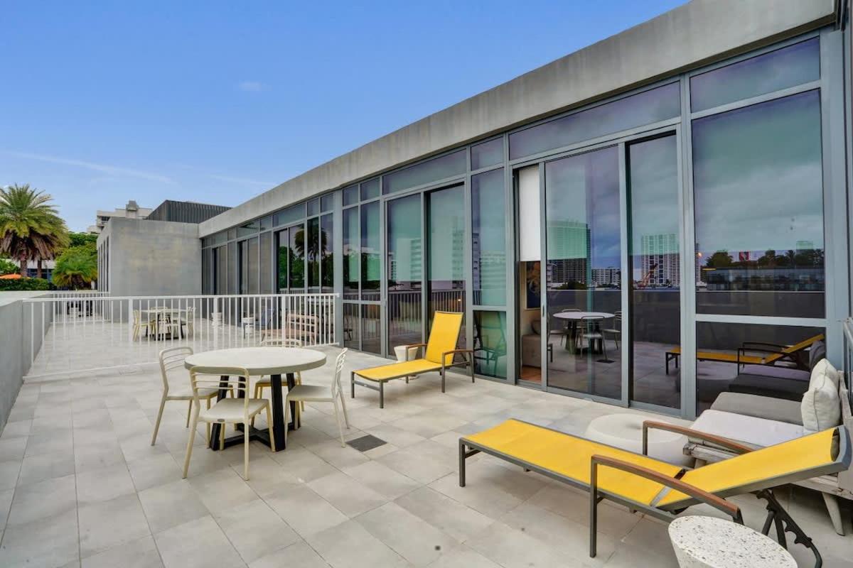 17WEST Spacious 2BR Apartment with Balcony 512 - 3