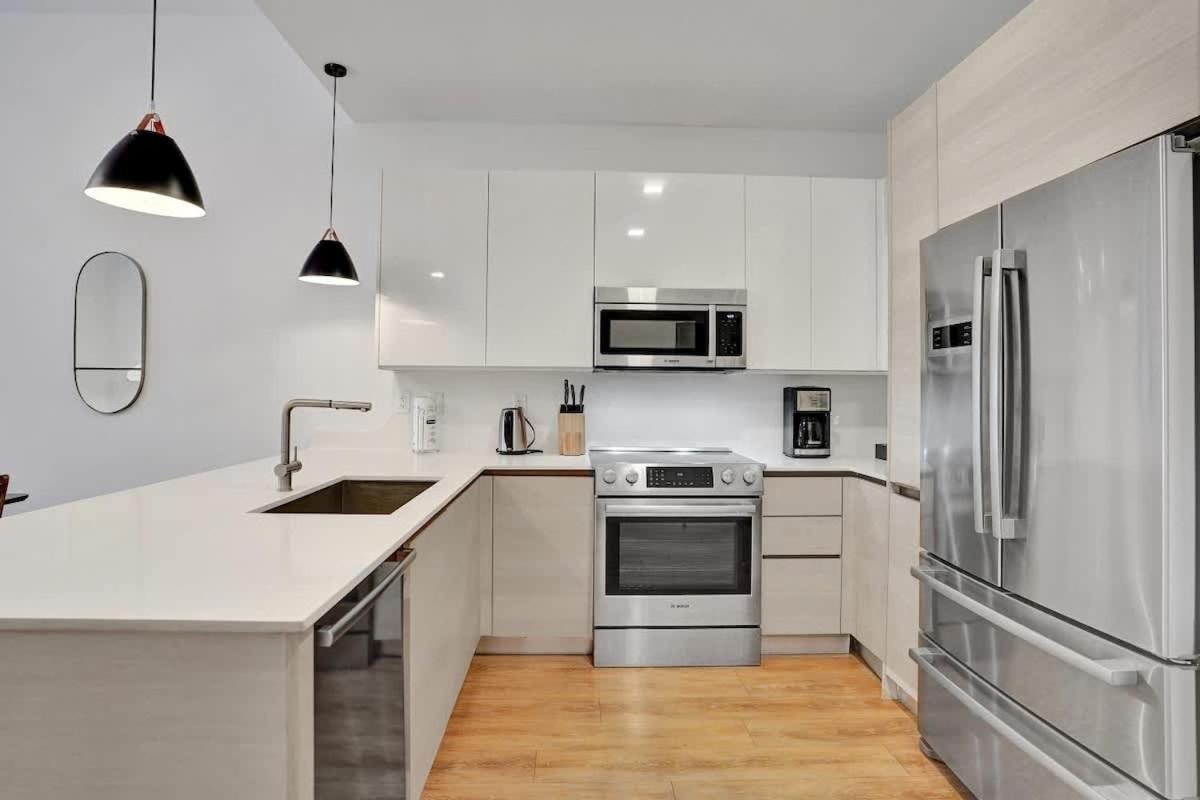 17WEST Spacious 2BR Apartment with Balcony 512 - 5