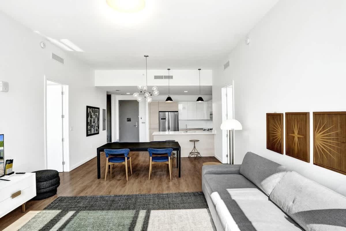 17WEST Spacious 2BR Apartment with Balcony 513 - 3