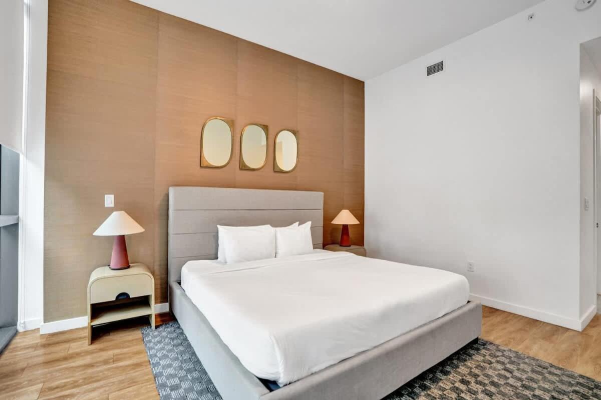 17WEST Spacious 3BR Apartment with Balcony 515 - 2