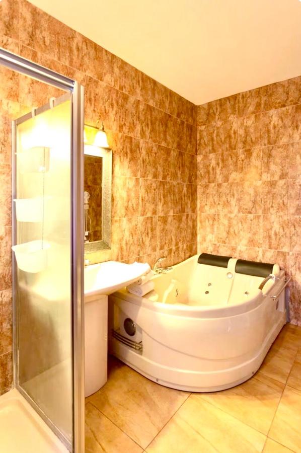 The Palms of Mobay 1 - 3 bedroom with Private Pool and Jacuzzi near Montego Bay Airport and Beach Strip - 2