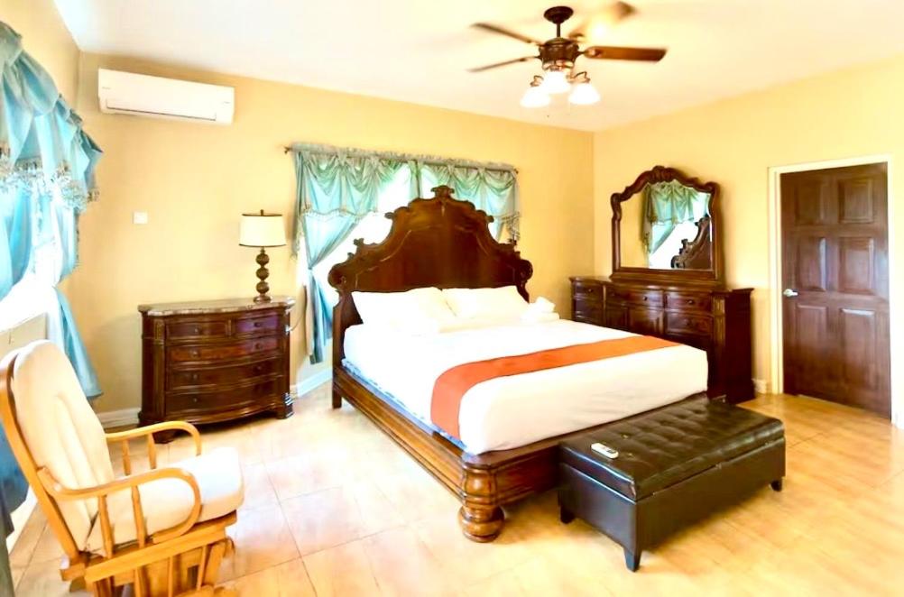 The Palms of Mobay 1 - 3 bedroom with Private Pool and Jacuzzi near Montego Bay Airport and Beach Strip - 3
