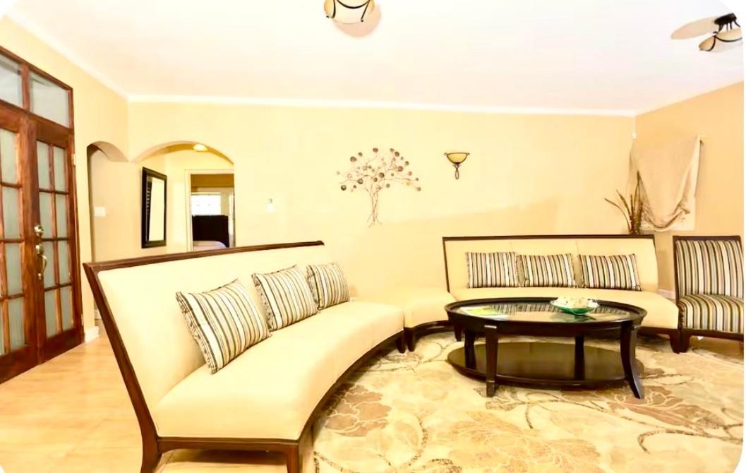 The Palms of Mobay 1 - 3 bedroom with Private Pool and Jacuzzi near Montego Bay Airport and Beach Strip - 4