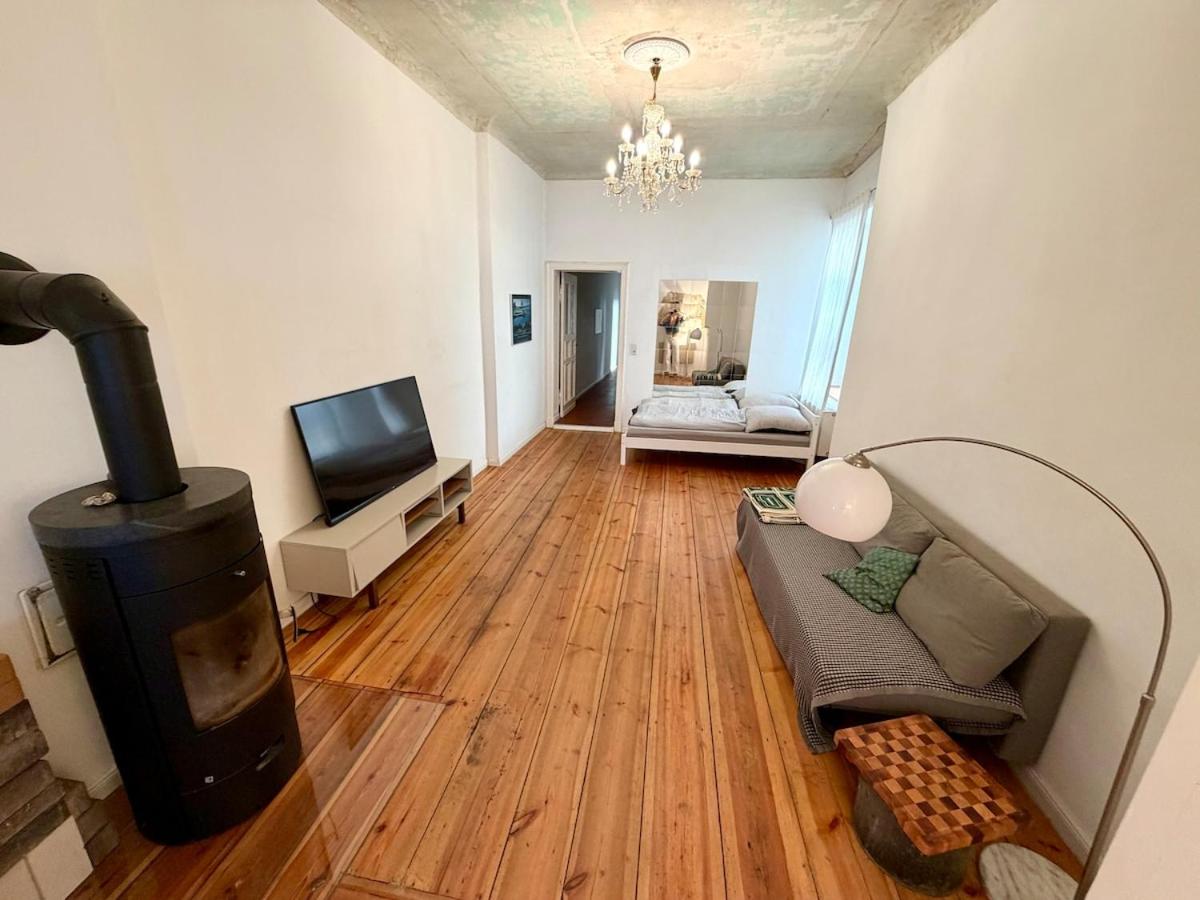 Beautiful old-building apartment with fireplace and piano 6 people