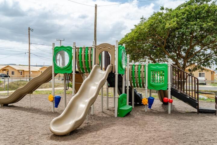 Gated Homes with 24hrs security & FREE Kingston Airport pick-up - 5