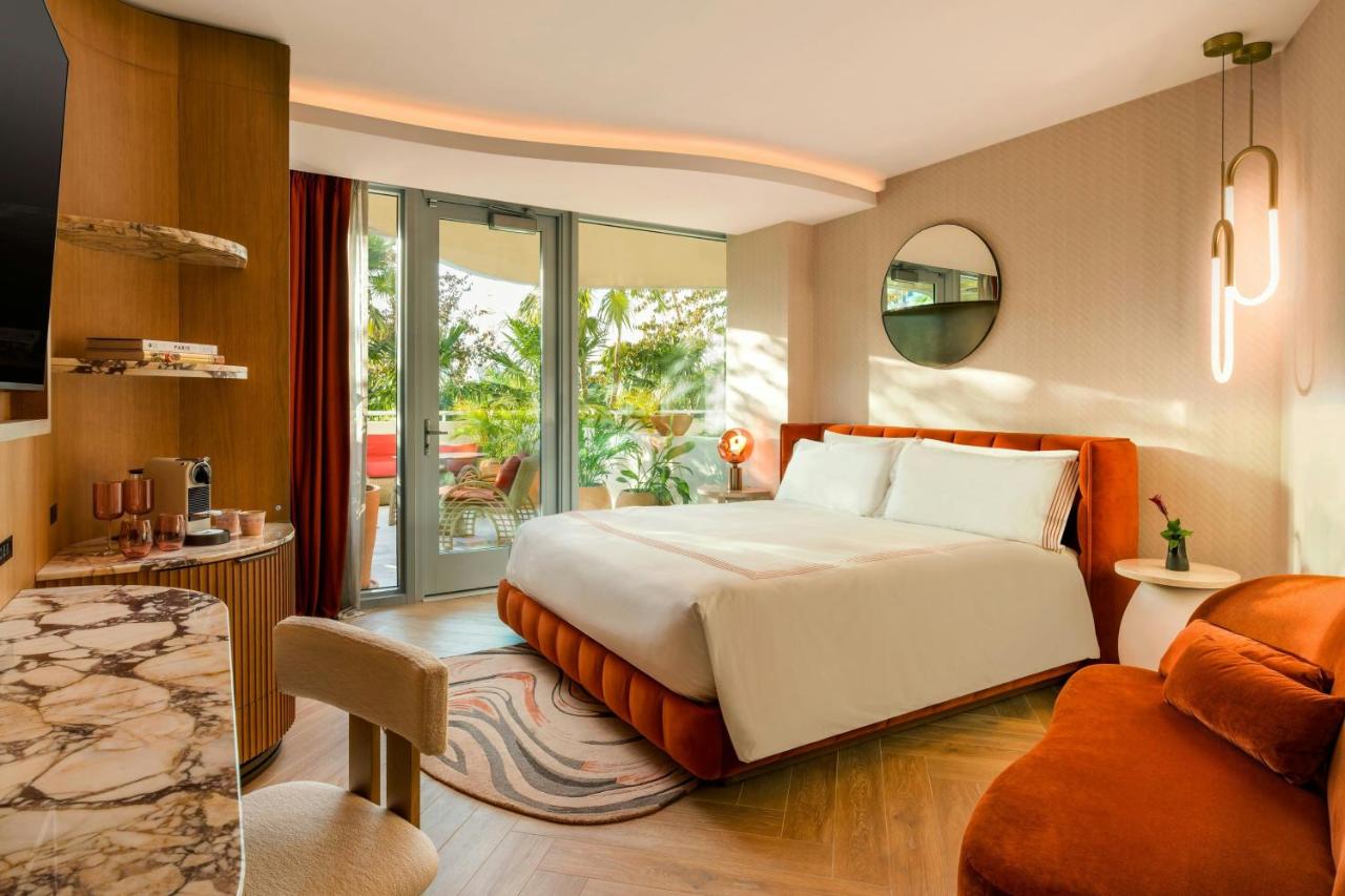 UNFRAMED Miami Beach, Autograph Collection - 2