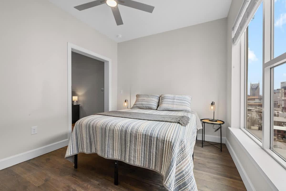 Stylish 1BR with pool & gym in The Gulch - 2