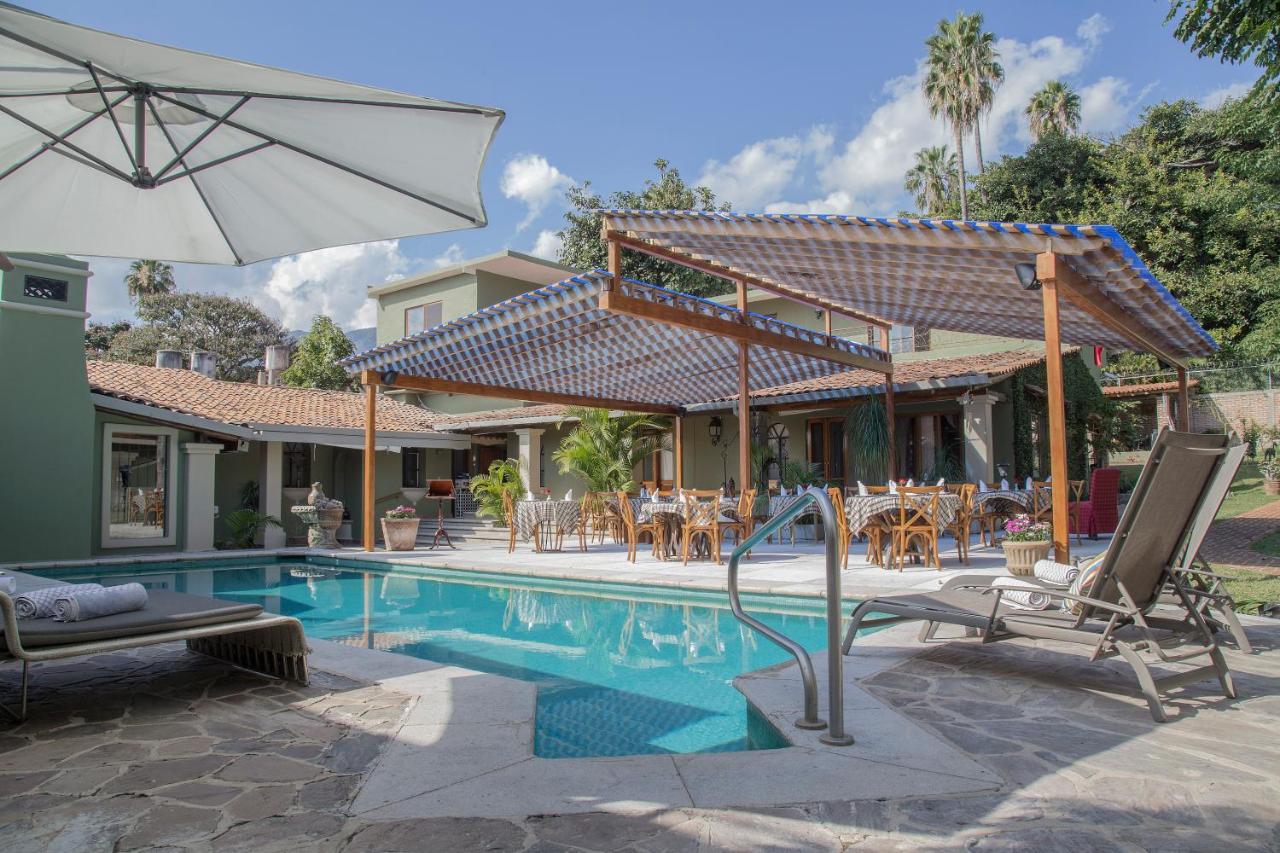 Heated swimming pool: Hacienda del Lago Boutique Hotel