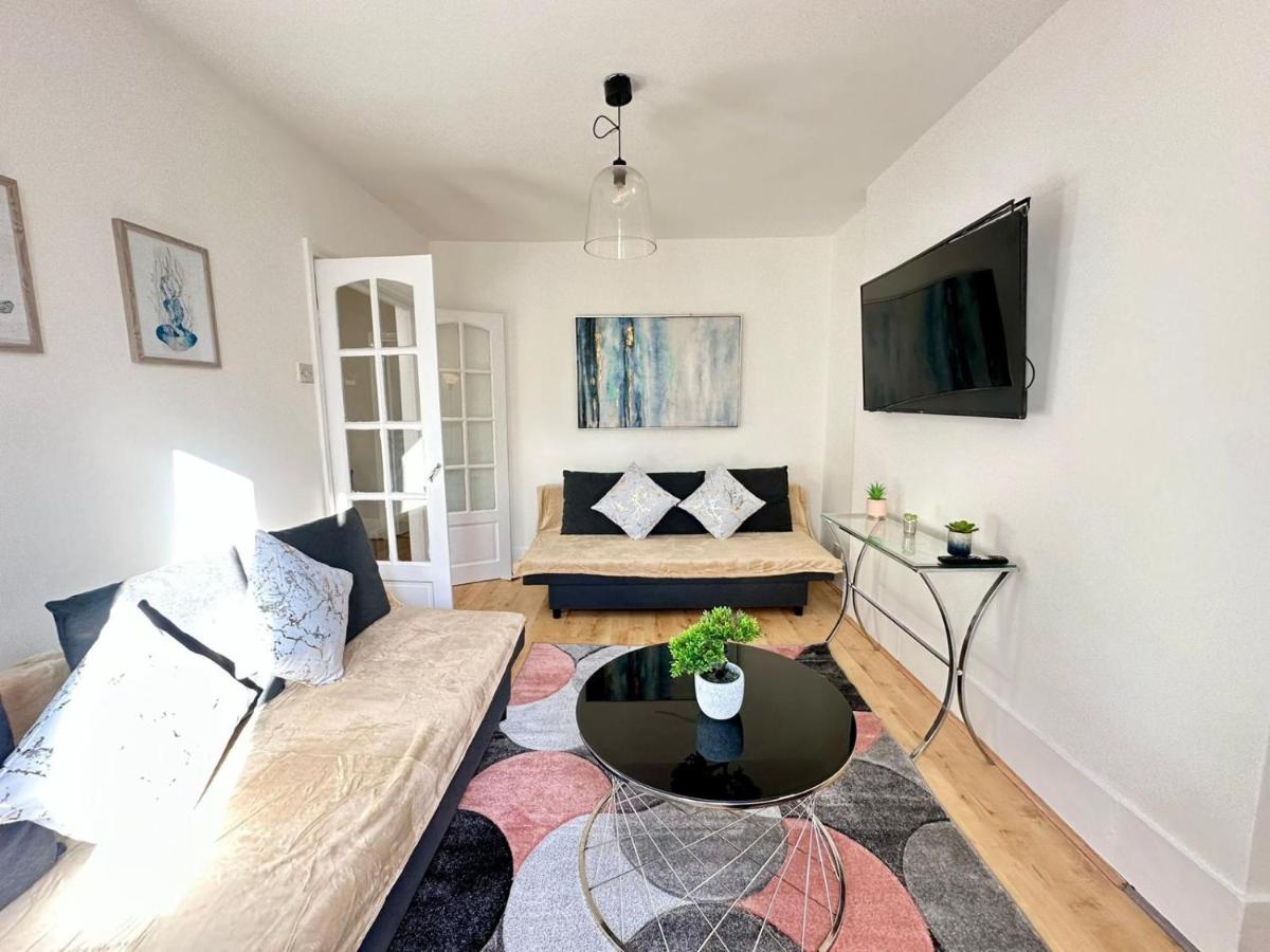 Hyde Park Beautiful Family Apartment - 5