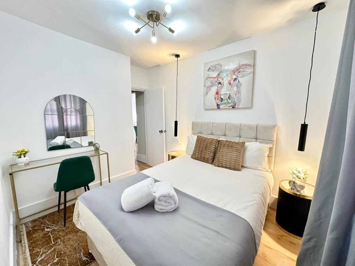 Hyde Park Beautiful Family Apartment - 2