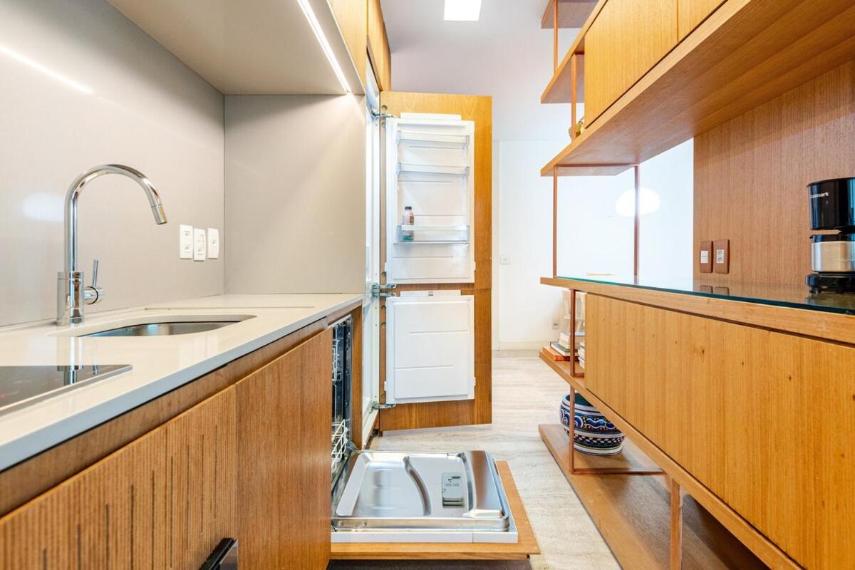 Apt in Leblon with 24-hour security, 2BR and balcony - 3