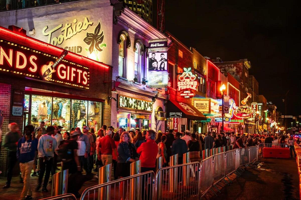 Modern 3BR with Rooftop - 10 Min to Broadway - 2