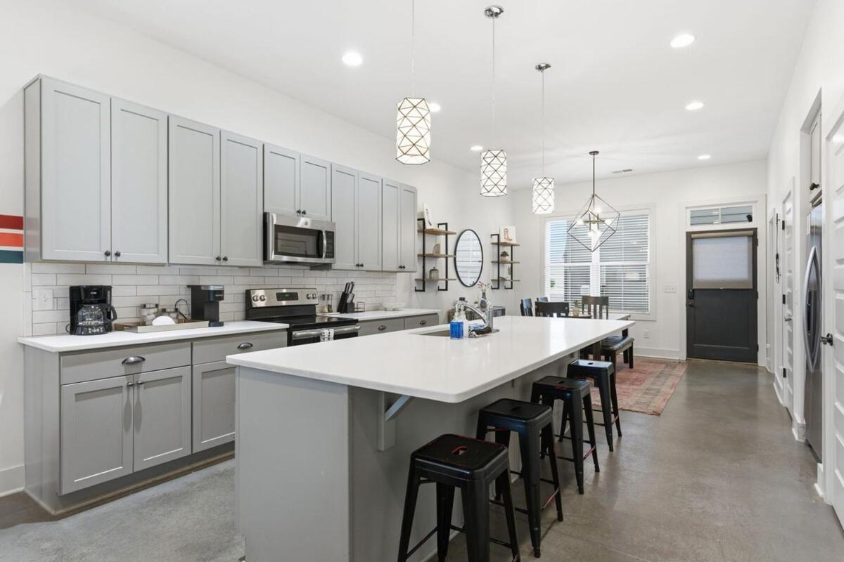 Modern 3BR with Rooftop - 10 Min to Broadway - 3