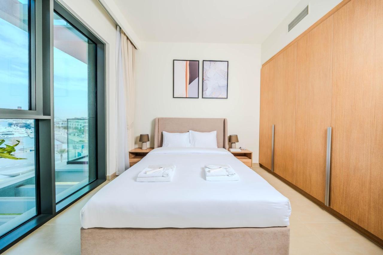 Beyond Stays - Luxury 2 Bedroom Waterfront Apartment with Sea Views - Port Rashid - 2