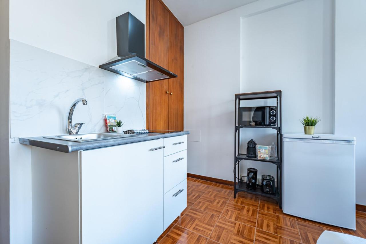 Open the Window and Feel the Historic Porto - 3
