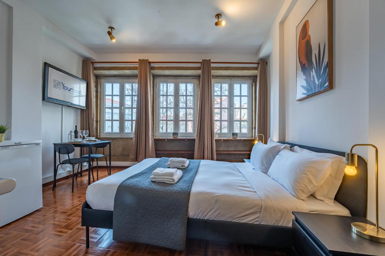 Open the Window and Feel the Historic Porto - 5