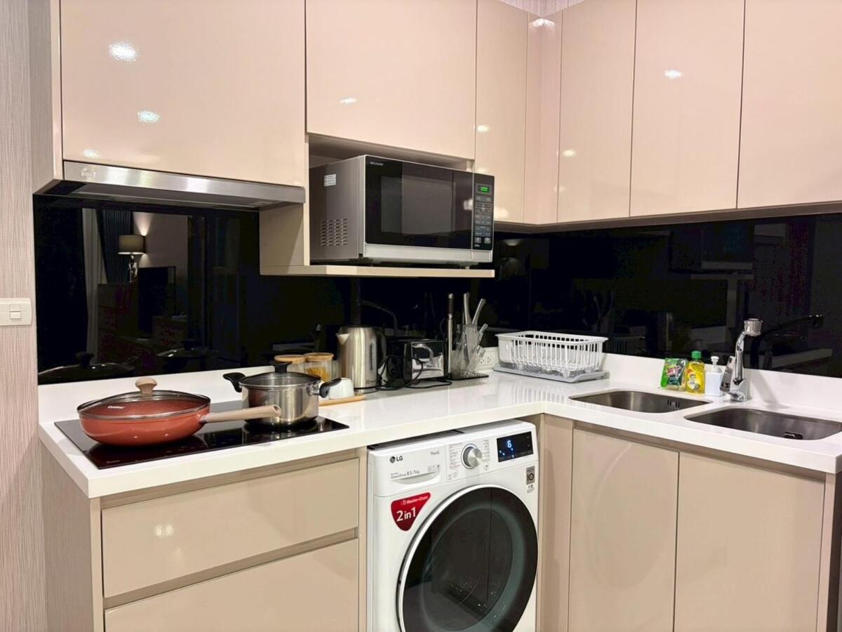 2 Bed 2 Bath Luxury Apartment Next to Convention Center - 2