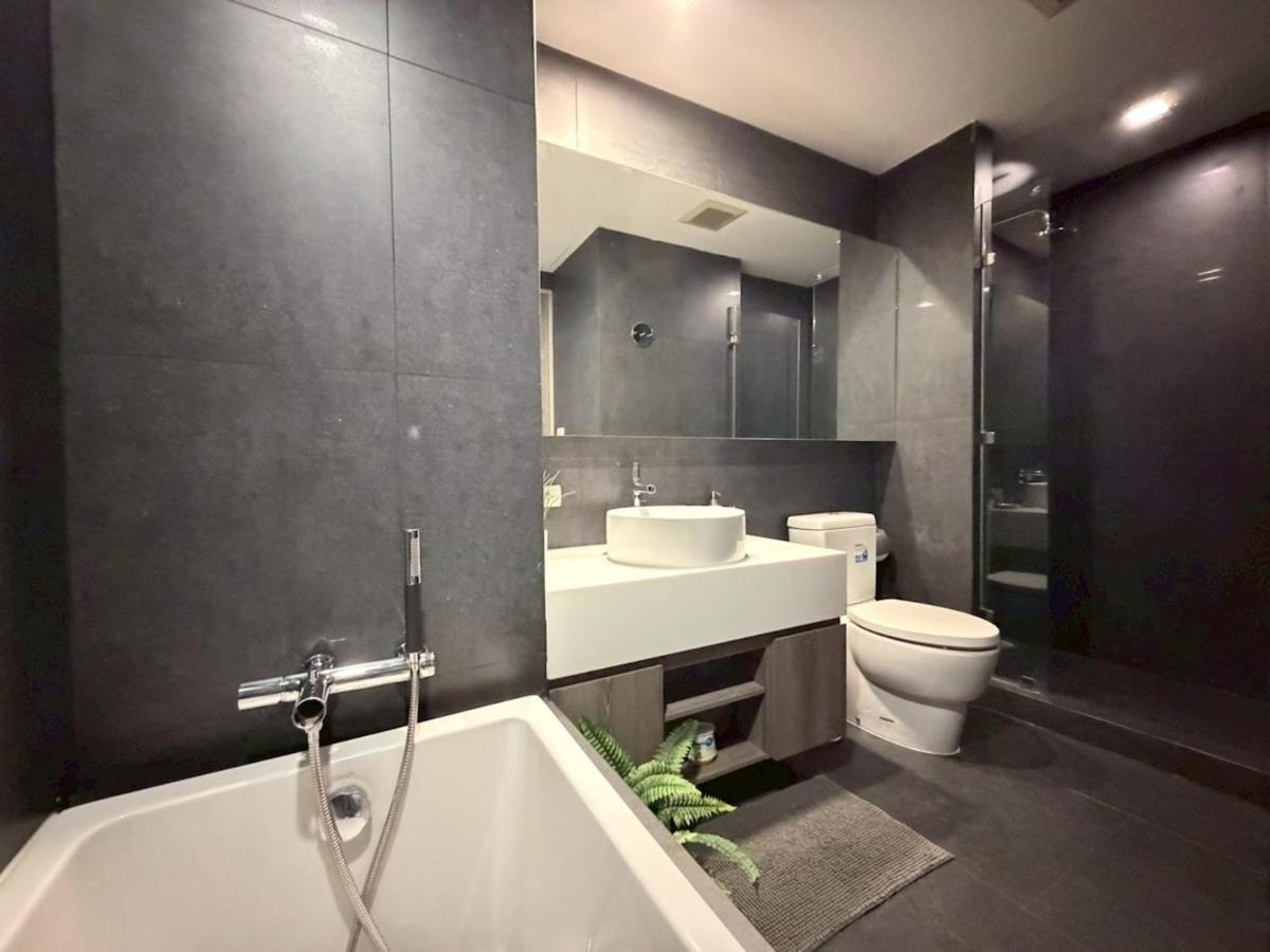 2 Bed 2 Bath Luxury Apartment Next to Convention Center - 5