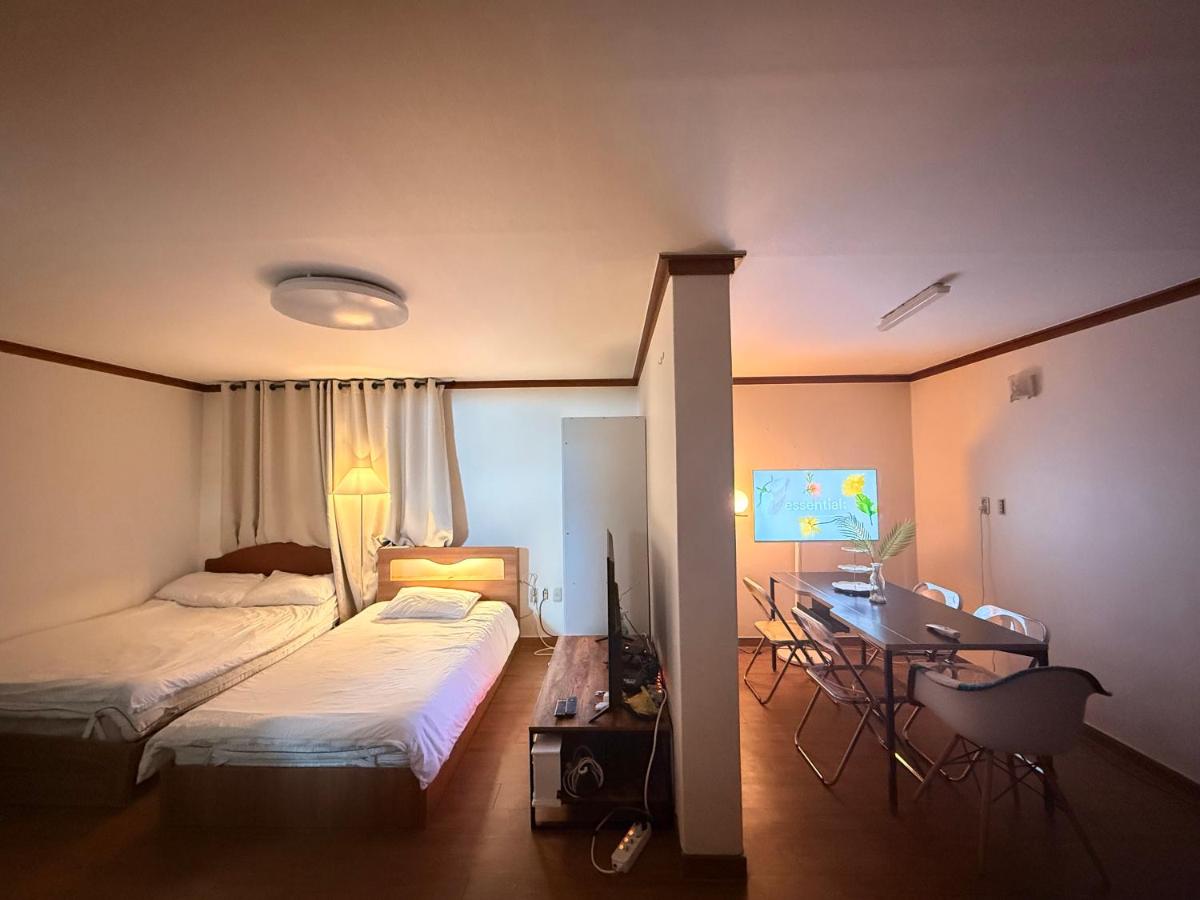 Gangnam Station 1min Apartment Netflix Two Big TV - 5