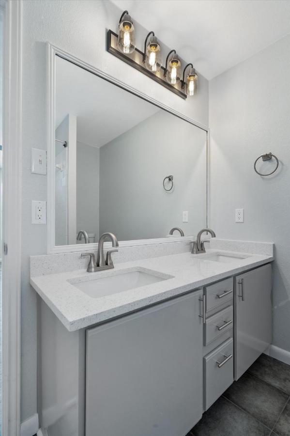 Austin Hotspot I Minutes to Airport, Downtown and F1 - 3