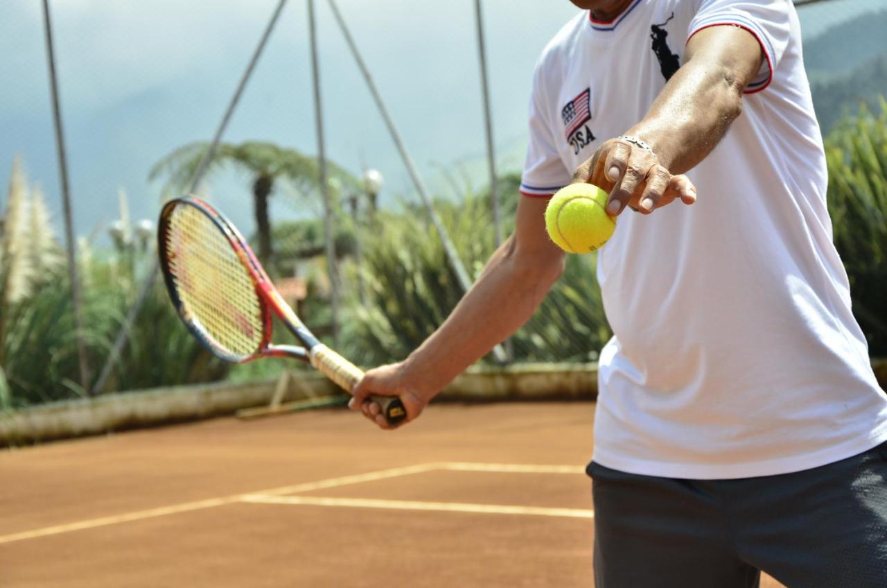 Tennis court: Termales El Otoño
