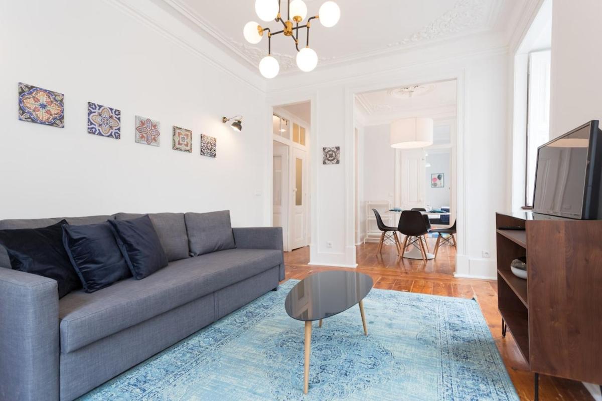 Sunlit Two-Bedroom Retreat in Central Lisbon