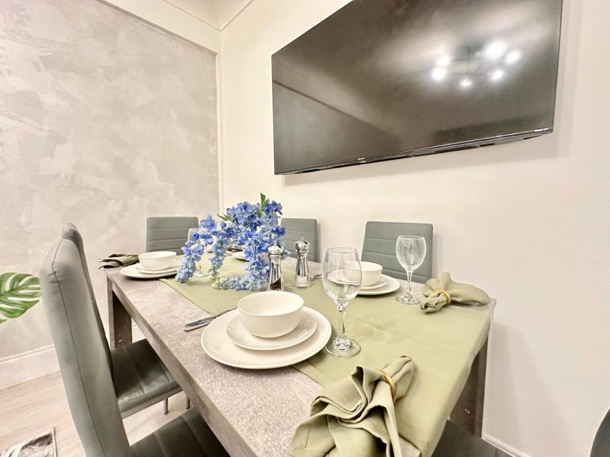 Hyde Park Family Residence - 5