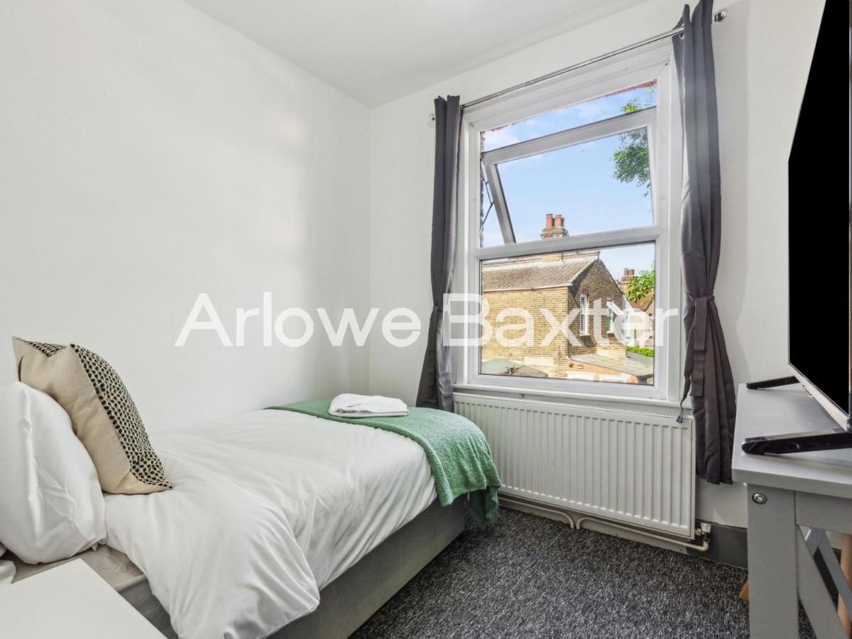 East LDN Guest Rooms and Amenities - 2