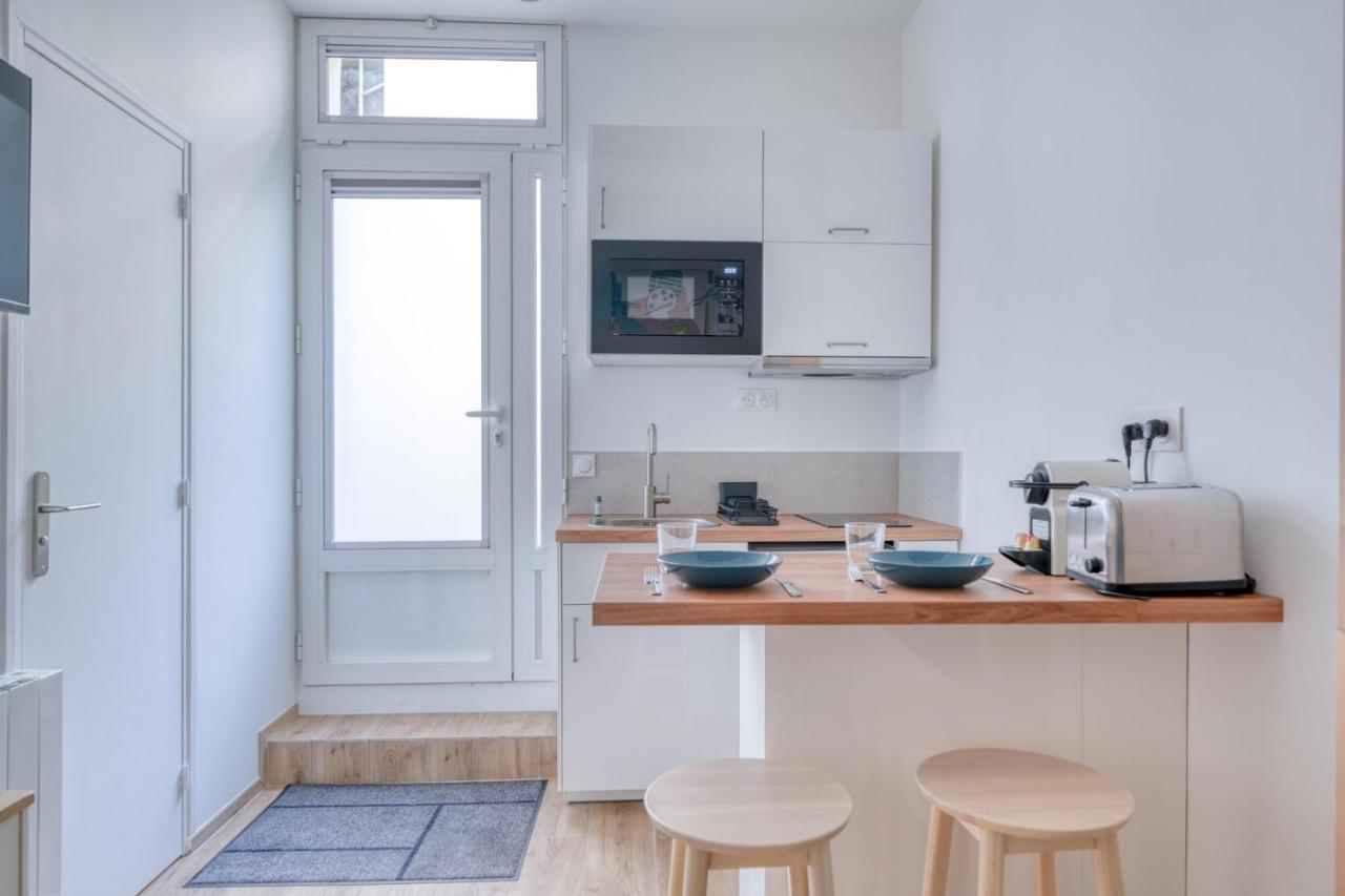 Tiny studio canal st martin Buttes Chaumont - 2