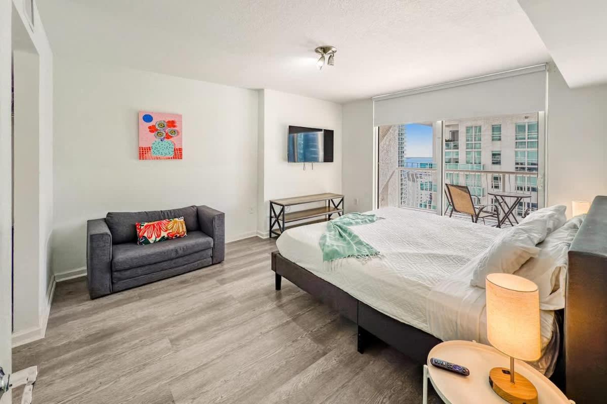 1BR Brickell High-Rise Condo - Balcony & Parking - 4