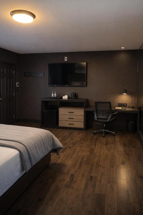 Stella Hotel Bronx - 4