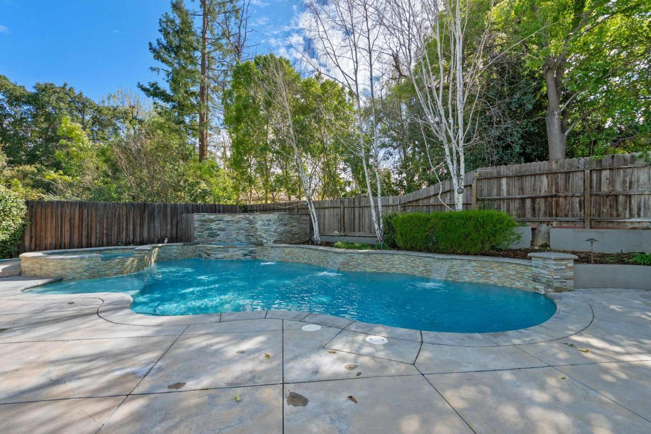 Tarzana Oasis Suite by Colby & Conrad - 3