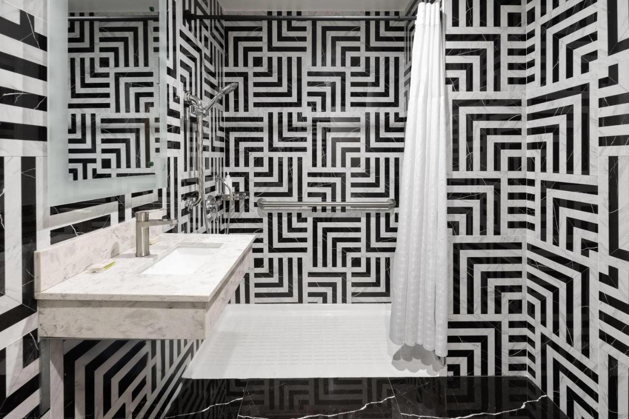 Super 8 by Wyndham Bronx Near Stadium - 3