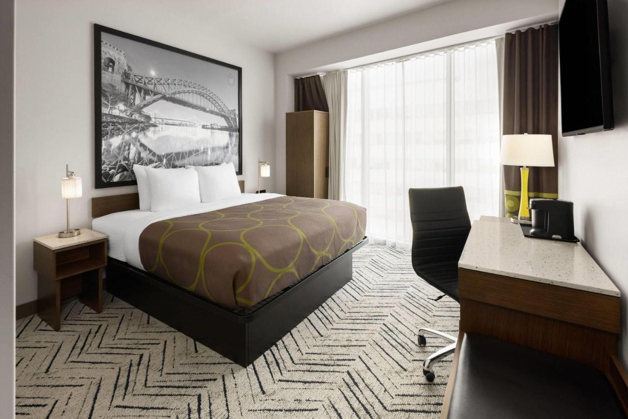 Super 8 by Wyndham Bronx Near Stadium - 2