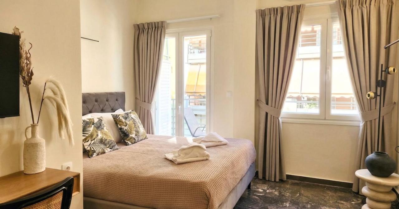 Emerald House Rooftop & Stylish Apartments In Central Athens - 3