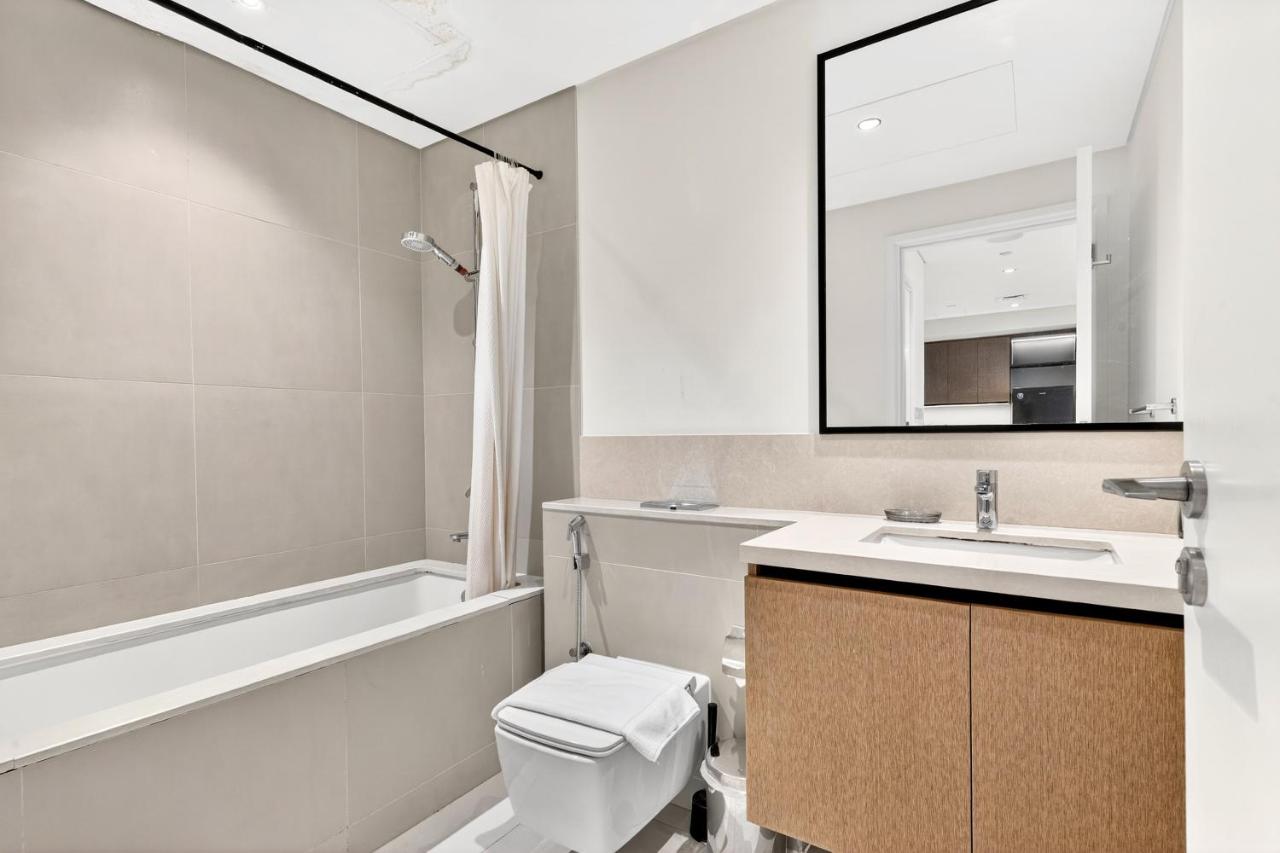 ALiving Luxury 1BR I Near Burj Khalifa & Dubai Mall I Burj Crown, Downtown Dubai - 3